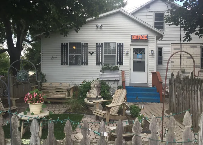 Motel: Blue Sky Motel